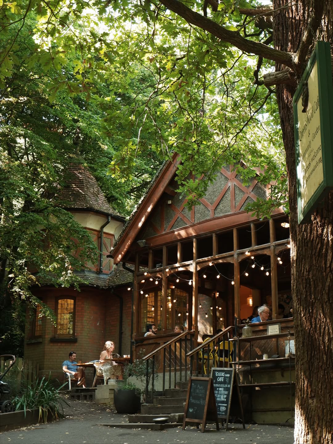 Queen's Wood Café